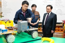 유영민 장관, 부산과학관·과학영재학교 방문...과학의 달 앞두고 현장 점검 