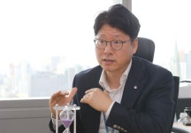 [아주초대석] 안병훈 GS리테일 부문장 “금융부터 전기車 충전까지, 편의점은 현대인의 만물상” 