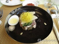 [맛있는 디지털]히수무레 슴슴한 옥류관 평양냉면, 역사의 테이블에 오르다 