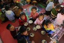 [포토] 북한 어린이 무슨 반찬 먹나 