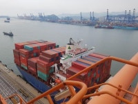 [조선·해운강국 재도약④](르포)현대상선 부산신항만, 쉼없는 수출 전진기지 