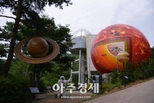 [기수정의 여행 in]칠흑같은 밤, 쏟아지는 별빛…별 볼 일 있는 천문대 여행  