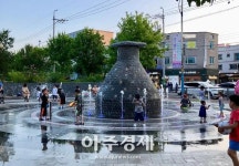 숨 막히는 찜통더위, 바닥분수로 날린다! 