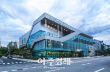 [천안시] 영어 특화 청수도서관 본격 운영..1만2000여권 원서 보유 