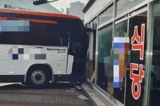 [포토] 주유소 착각한 버스 