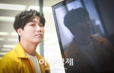 주식회사 일영엔터프라이즈 | [인터뷰] 트로트가수로 변신한 뮤지컬 배우 '일영', "위로 되는 노래 부르고파"