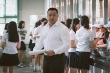마동석, 평범한 학생주임으로 변신? 동네사람들 스틸컷 공개 