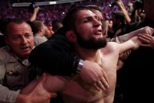 [UFC229] 챔피언 하빕, 경기 직후 경찰에 체포…맥그리거 고소 없어 석방 