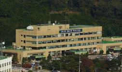 삼척시청 별관서 화재…근로자 1명 연기 흡입해 병원 이송 