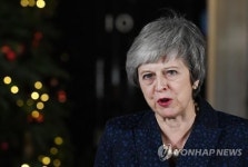 英메이, 신임투표 승리했지만…깜깜한 브렉시트 
