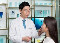 [K메디···병원이 간다] 임이석테마피부과, 하루 200명 환자 찾는 ‘롱런피부과’ 