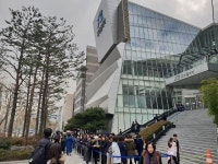 막 오른 북위례 분양…위례포레자이 방문객 장사진 