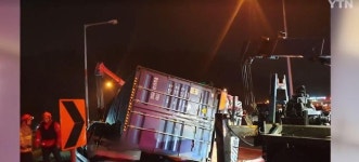 북대구IC 인근 곡선 구간서 화물차 휘청, 3명 사상…현재 사고 지역 교통 원활 