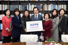 [포토] 어린이집연합회 성금증서 받는 안병용 의정부시장 