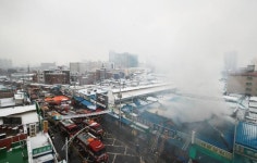 서울 제기동 경동시장 화재...3개 점포 소실·인명 피해는 없어… 