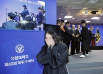 [광화문갤러리] 문 대통령, 경기도 부천 유한대학교 졸업식 깜짝방문 