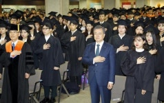 [광화문갤러리] 문 대통령, 경기도 부천 유한대학교 졸업식 깜짝방문 
