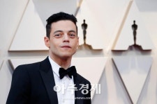 [포토] 오스카상 레드카펫 밟는 라미 말렉 (2019 아카데미 시상식) 