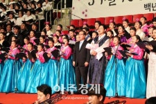 [포토] 3.1운동 100주년 기념음악회 합창하는 조광한 남양주시장  