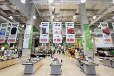 [르포] 트레이더스 월계점, 입구엔 1억짜리 무인항공기 판매…TV 시중의 1/3 가격 