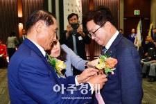 염태영 수원시장, 대한민국재향군인회 ‘향군대휘장’ 받아  