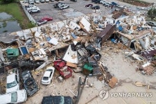 [글로벌 포토]美중부 열흘째 토네이도...쑥대밭 된 모텔 
