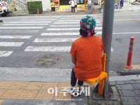 화순군 횡단보도 옆 노인용 쉼터 장수의자설치 