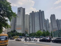 [르포] 강남4구 재건축, 전고점이 눈앞...급격히 뛴 가격에 매수세 숨고르기 