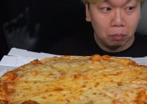 도미노 치즈폭포 피자 먹방 인증 영상 보니? 