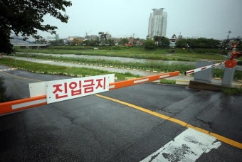 [포토] 청주 무심천 하상도로 통제
