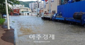 부산 사하구 장림고개 일대 상수도관 파열 물바다…1천가구 단수 