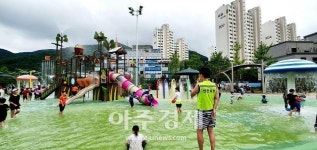 창원시 도심 물놀이장 매일 물 교체해요…안전관리 구슬땀 