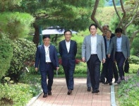 이재용, 반도체 현장 직접 챙긴다···삼성전자 온양·천안캠퍼스 방문  