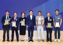 수원시, 성실 납부 8개 법인·개인 12명에게 인증패 수여