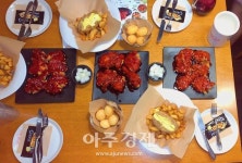 [이서우의 Pick味](영상) BBQ ‘뱀파이어치킨’ 1·2·3단계 연속 먹기···눈에서 땀이 주르륵