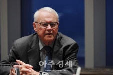 데이비드 아커, 완벽해지길 기다리지 말라...현대차 영리해