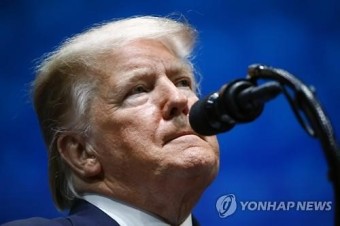 트럼프 대통령, 캐나다·멕시코·중국에 대한 추가 관세 부과 결정 발표, 세계 경제에 영향 미칠 전망