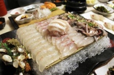 2TV 생생정보 5000원 회덮밥+간장게장+매운탕 사량도 횟집 위치는?