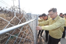 아프리카돼지열병 멧돼지 차단...양구 종단 울타리 추가 설치