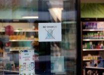 [코로나19] 지구촌 곳곳에서 마스크 사재기 기승....日 휴지까지 동나