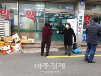 [코로나19 영남 현장] 부산지역 마스크 5부제 첫날 알쏭달쏭 약국 진풍경