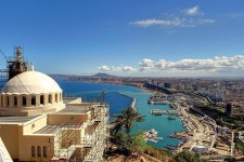 [지중해 오디세이(19)] 카뮈가 오랑을 페스트도시로 택한 이유는 지역감정?