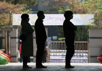 투표용지 찢고, 휴대전화로 촬영하고…투표소 곳곳 소란