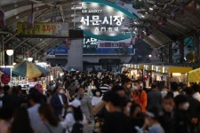 [포토] 다시 불 밝힌 대구 서문시장 야시장