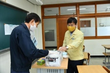 변광용 거제시장, 고3 등교 개학 현장 점검