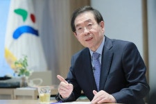 하이패스처럼 통과만 하면 자동결제…서울지하철에 비접촉 게이트 깔린다