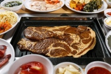 신선도가 떨어진 고기 ’재양념’  송추가마골, 어떤 처벌 받을까?