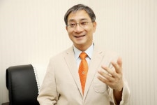 [로봇수술 ‘시동’ : 인터뷰] 이수찬 힘찬병원장 “로봇 인공관절수술로 오차범위 줄인다”