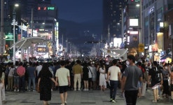 [포토] 부산 해운대 해수욕장 밖은 코로나 무방비