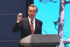 中 왕이 